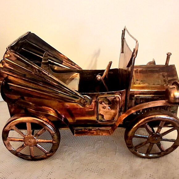 A MUSICAL COPPER DETAILED VINTAGE AUTOMOBILE - Picture 3 of 5